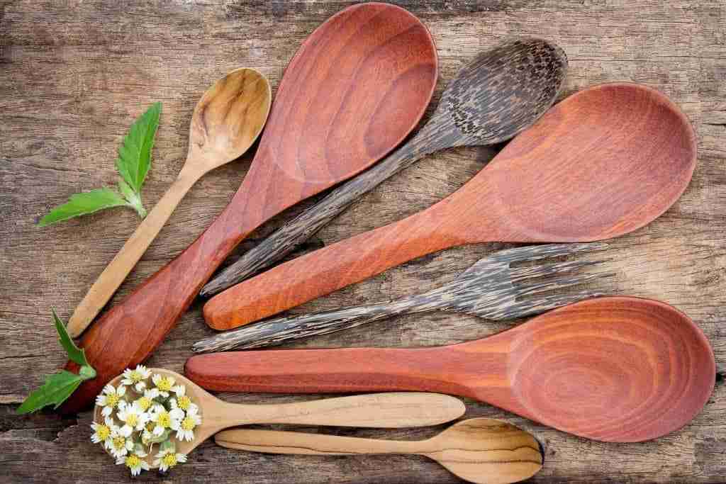 Materiali in cucina: il mestolo di legno, il più importante alleato della  tradizione