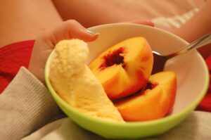 gelato fatto in casa alla pesca