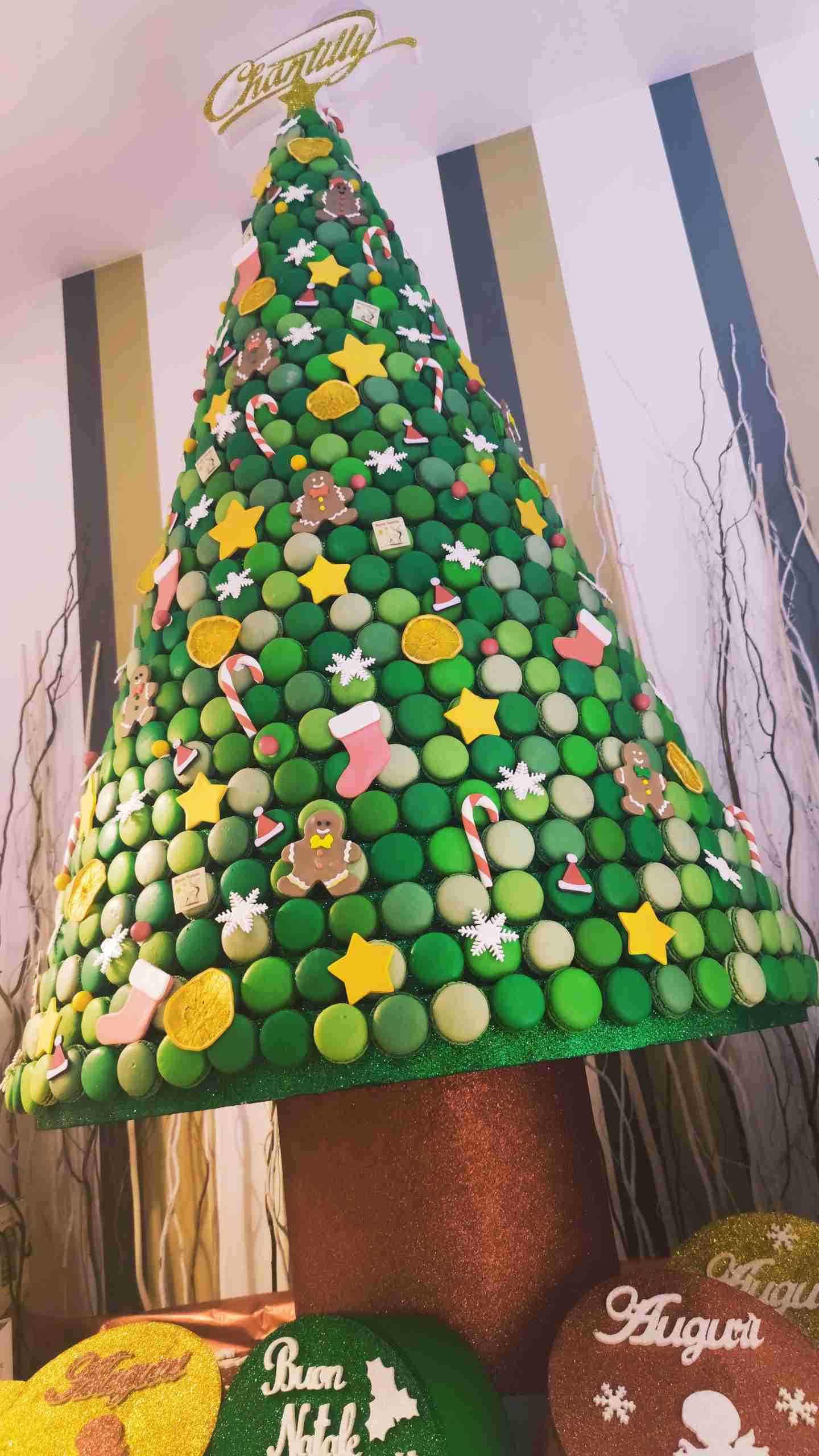 albero di natale di macarons pasticceria chantilly castellana grotte bari