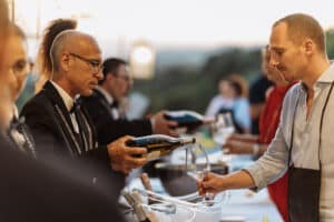 Cliente ai banchi d'assaggio