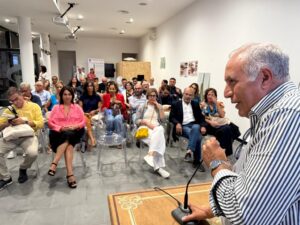 VM (dx il sindaco Alfio Cosentino)