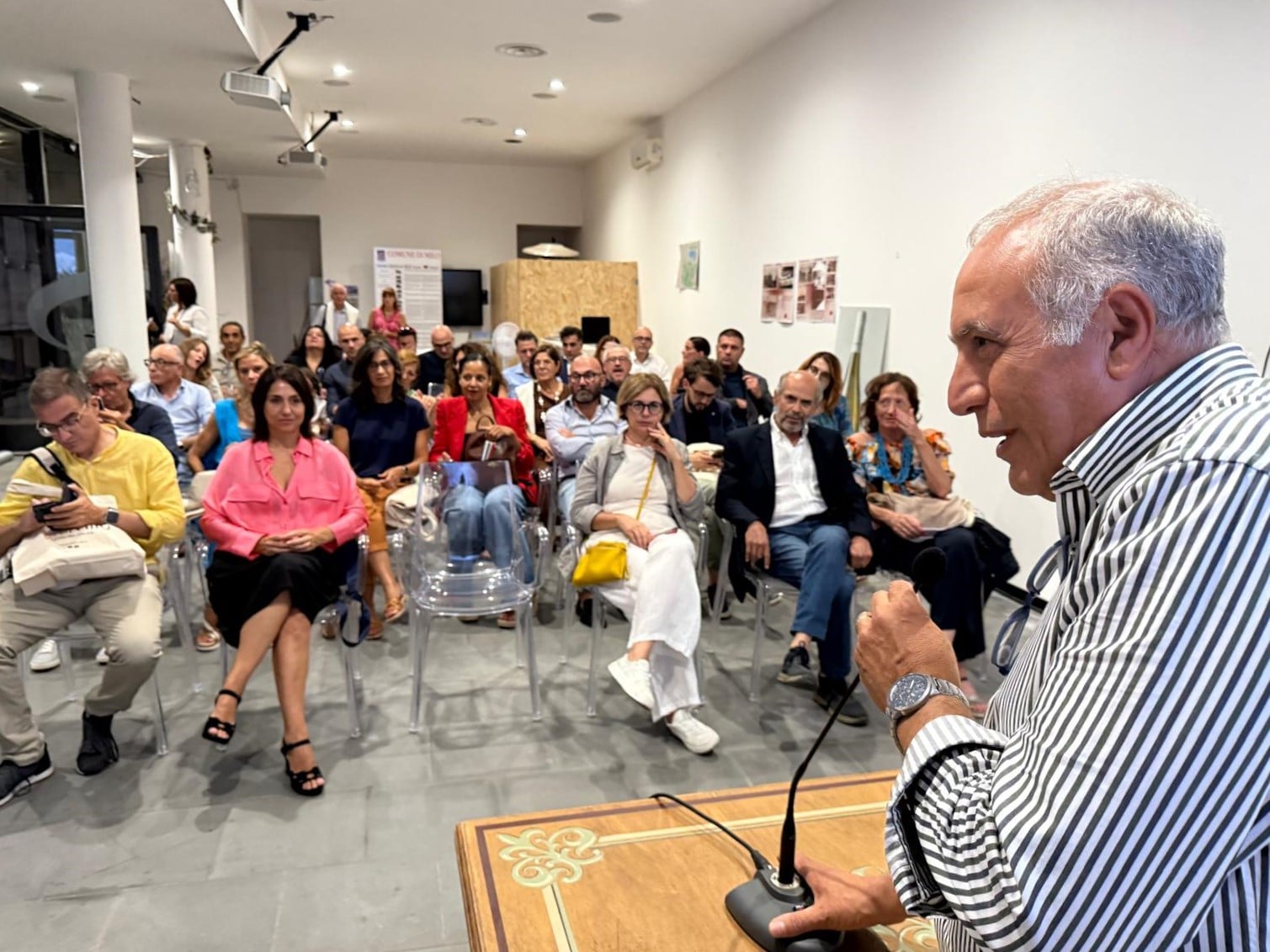 VM (dx il sindaco Alfio Cosentino)