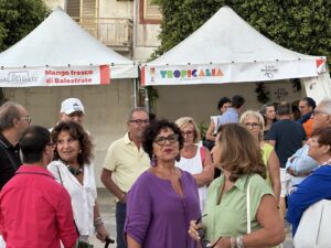 Visitatori all'evento Tropicalia